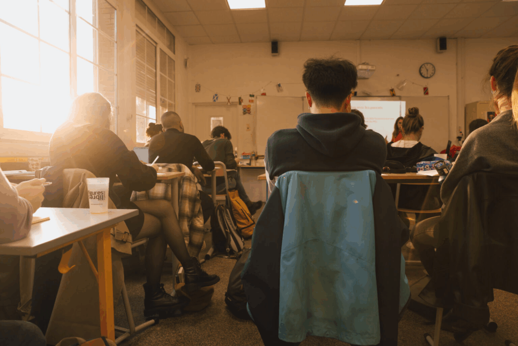 L'école : lieu d'émancipation ou de contrôle 1 L'école : lieu d'émancipation ou de contrôle - Le Choix de L'école