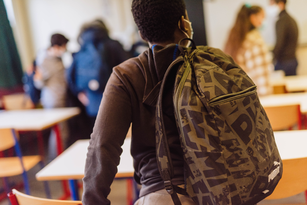 élèves décrocheurs décrochage scolaire difficulté école classe projet solution aide prof professeur|élèves décrocheurs décrochage scolaire raccrocher difficulté aide école classe prof professeur enseignant projet atelier