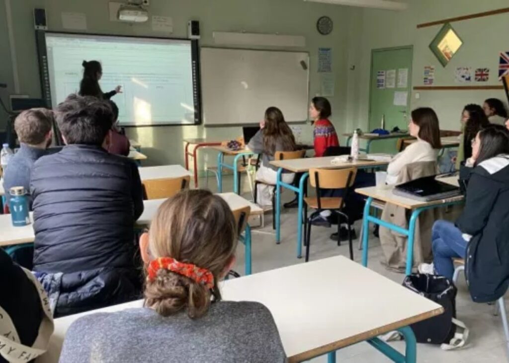 « Je n’osais pas tenter seule » : cette association accompagne les jeunes diplômés qui veulent devenir - Le choix de l'écoleenseignants