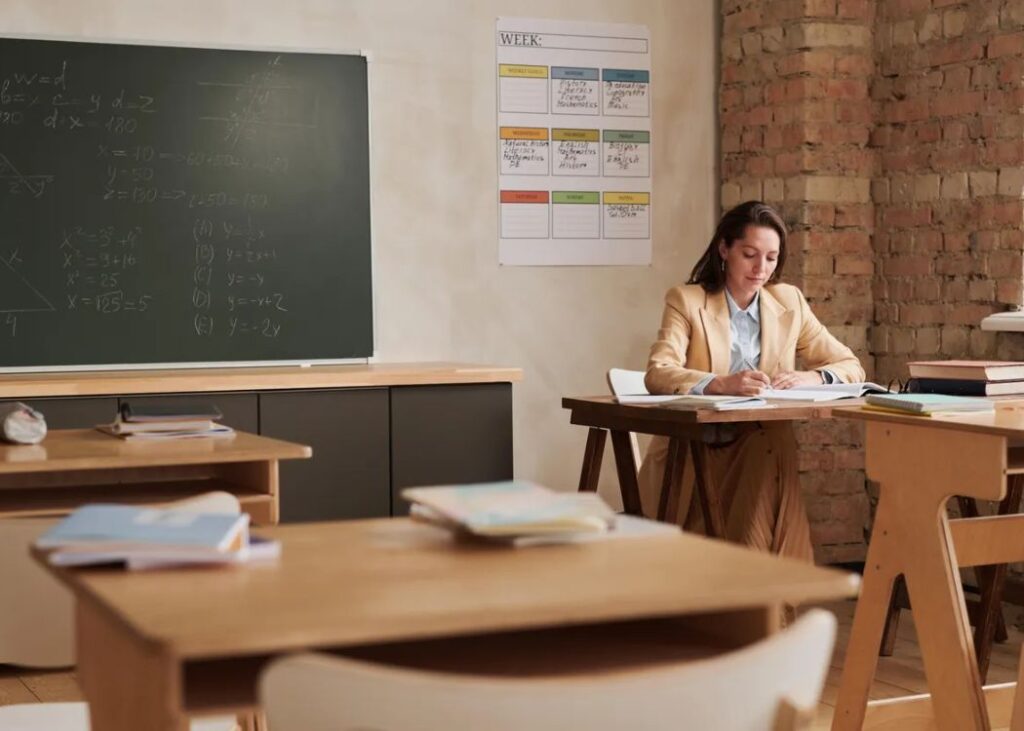 Challenges - « On ne s’improvise pas prof » : Le Choix de l’école accompagne les enseignants contractuels