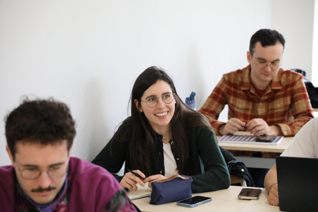 Des enseignants suivent une formation.